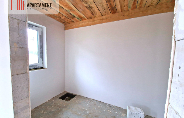 Piękny dom w stanie deweloperskim .