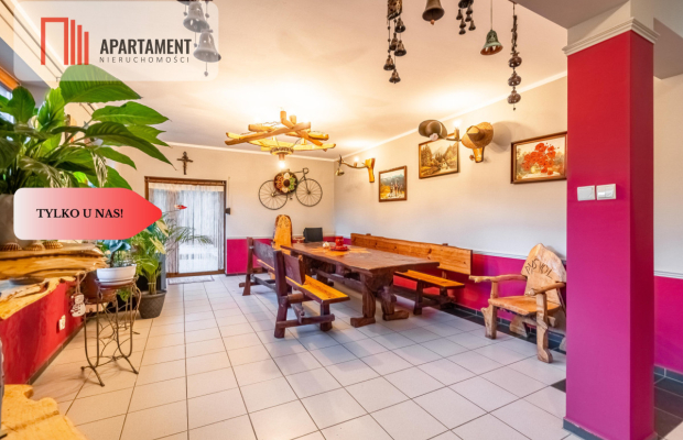 Dom: dwa mieszkania i przestrzeń na działalność