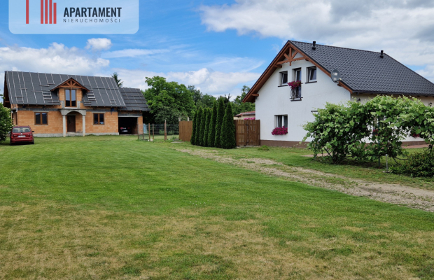 Dwa domy wolnostojące w spokojnej okolicy