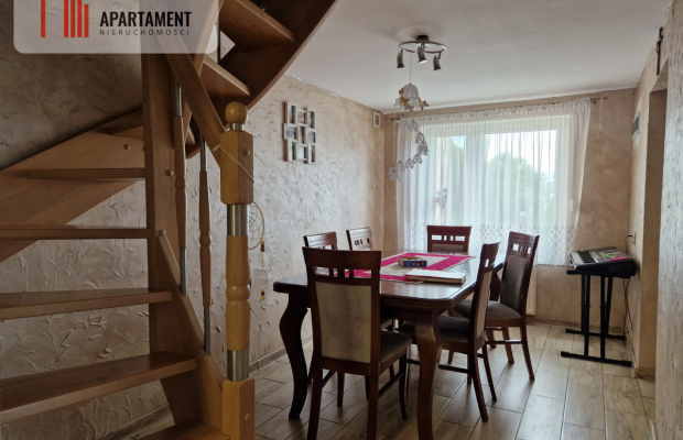 Dwa domy wolnostojące w spokojnej okolicy