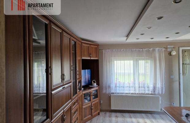 Dwa domy wolnostojące w spokojnej okolicy