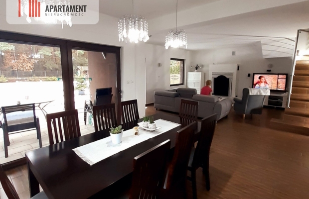 Piękny dom pod lasem