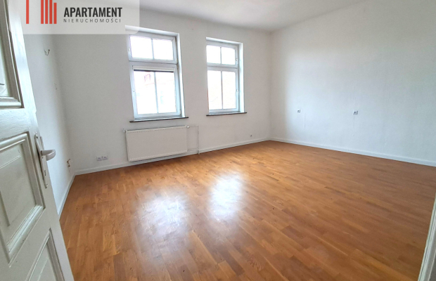 UROKLIWA KAMIENICA ZE STAŁYM DOCHODEM W CENTRUM !!