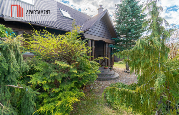 Oryginalny dom w bajkowej scenerii.