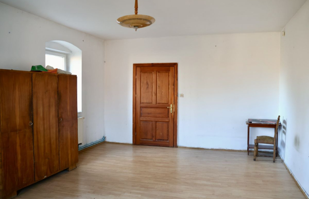 Dom, 3 mieszkania, 5 ha gruntów! Gmina Czernica