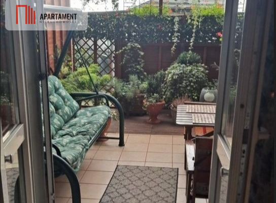 Dom /połowa  z ogrodem, garażem, piwnicą