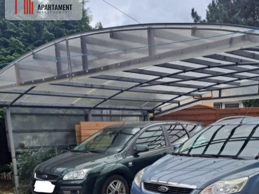 Dom /połowa  z ogrodem, garażem, piwnicą