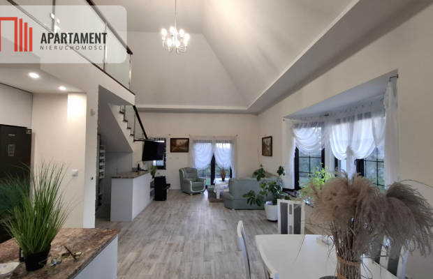 Komfortowy dom z klimatyzacją w dobrej lokalizacji