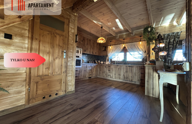 Dom ze ścianą lasu - gotowy do wprowadzenia