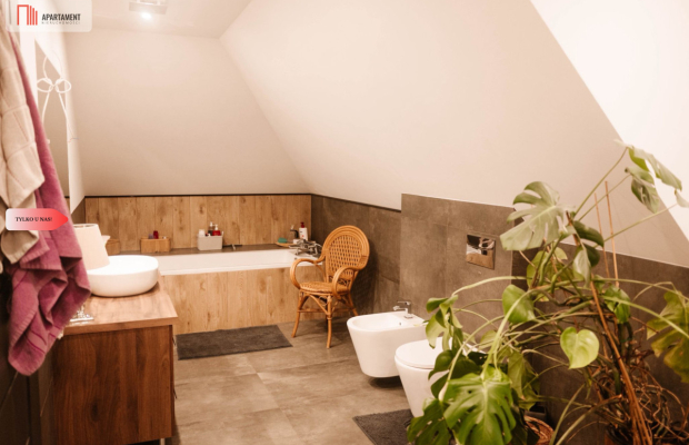 Dom/wysoki standard/piękny ogród/oranżeria/garaż/