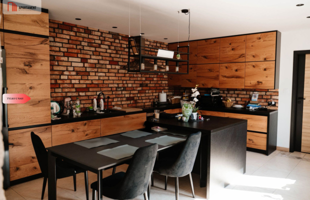 Dom/wysoki standard/piękny ogród/oranżeria/garaż/