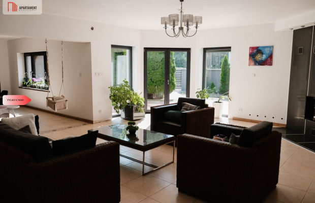 Dom/wysoki standard/piękny ogród/oranżeria/garaż/