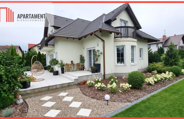 Wspaniała Nieruchomość z Urokliwym Ogrodem!