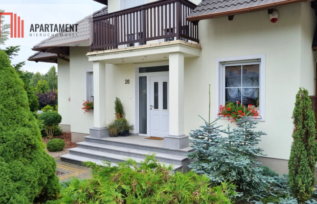 Wspaniała Nieruchomość z Urokliwym Ogrodem!