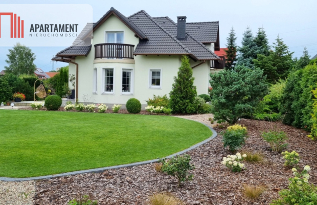 Wspaniała Nieruchomość z Urokliwym Ogrodem!