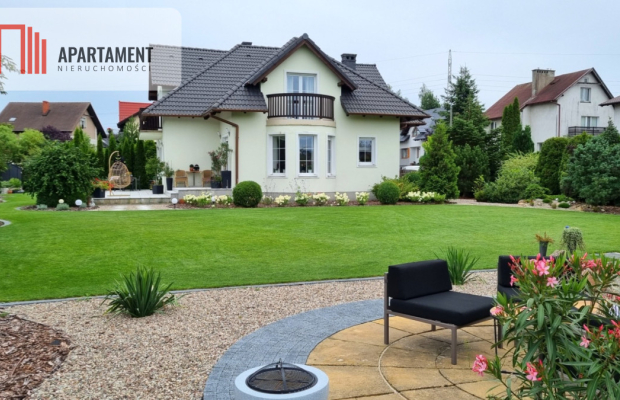 Wspaniała Nieruchomość z Urokliwym Ogrodem!