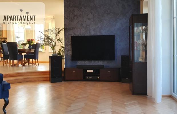 Wspaniała Nieruchomość z Urokliwym Ogrodem!