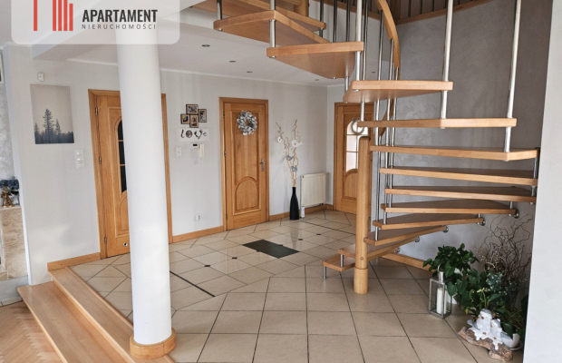 Wspaniała Nieruchomość z Urokliwym Ogrodem!