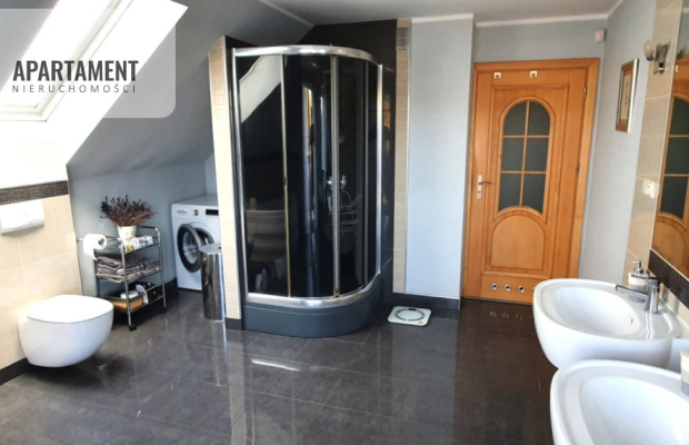 Wspaniała Nieruchomość z Urokliwym Ogrodem!