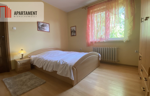 Dom w otoczeniu lasu z dużą działką