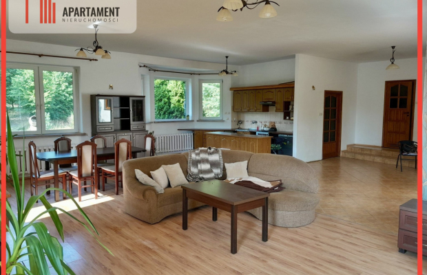 Dom w otoczeniu lasu z dużą działką