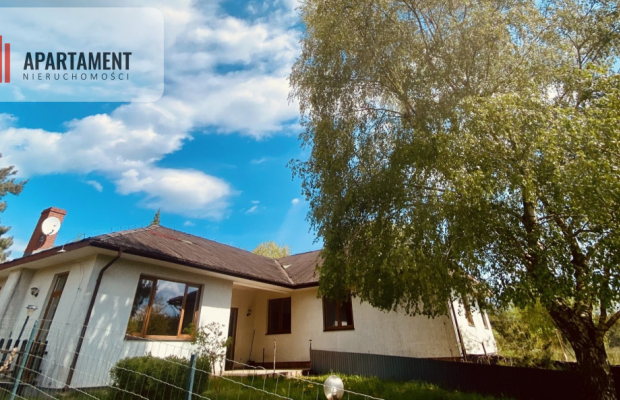 Dom w otoczeniu lasu z dużą działką