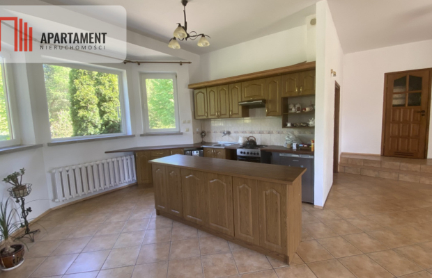 Dom w otoczeniu lasu z dużą działką