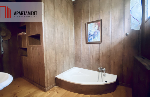 Dom w otoczeniu lasu z dużą działką