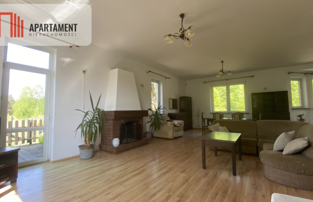 Dom w otoczeniu lasu z dużą działką