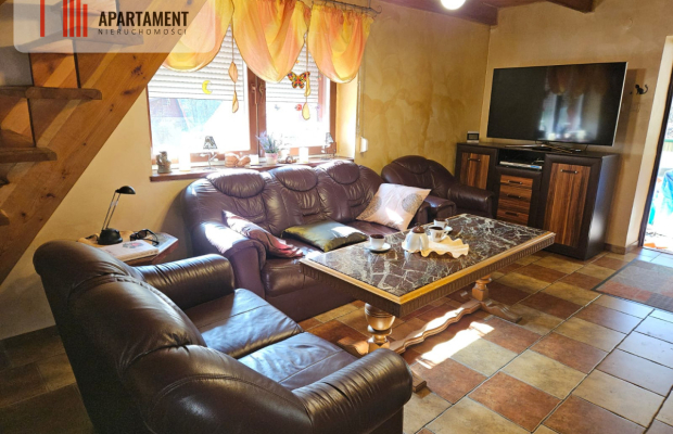 Ładny dom w lesie  blisko jeziora