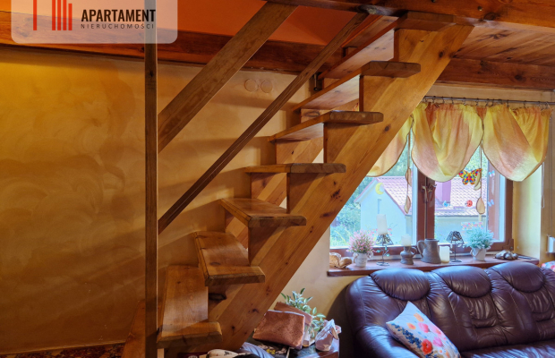 Ładny dom w lesie  blisko jeziora