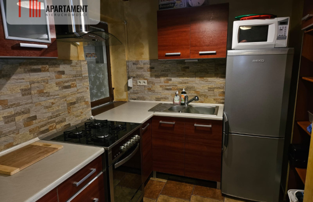 Ładny dom w lesie  blisko jeziora