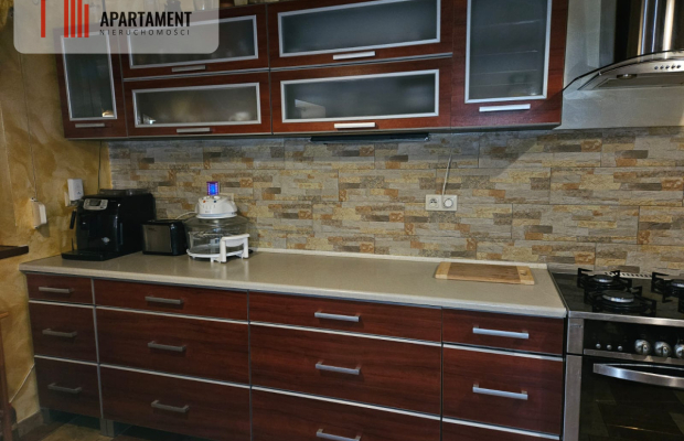 Ładny dom w lesie  blisko jeziora