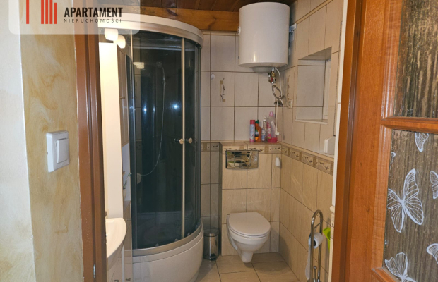 Ładny dom w lesie  blisko jeziora