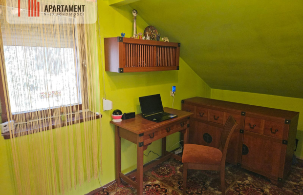 Ładny dom w lesie  blisko jeziora