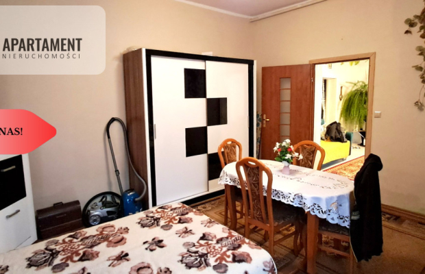 Dom z dużym budynkiem gospodarczym