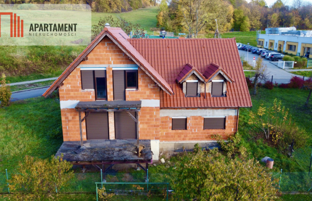 DOM DLA RODZINY | STAN SUROWY, ZAMKNIĘTY | CENTRUM