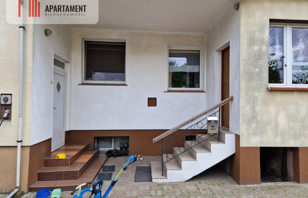 Dom z dwoma odrębnymi mieszkaniami, blisko centrum