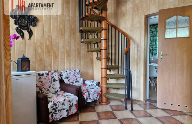 Dom z dwoma odrębnymi mieszkaniami, blisko centrum