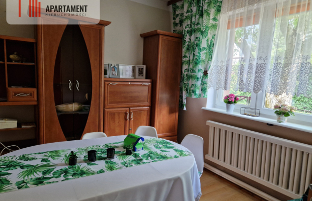 Dom z dwoma odrębnymi mieszkaniami, blisko centrum