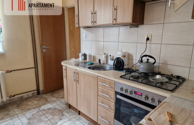 Dom z dwoma odrębnymi mieszkaniami, blisko centrum