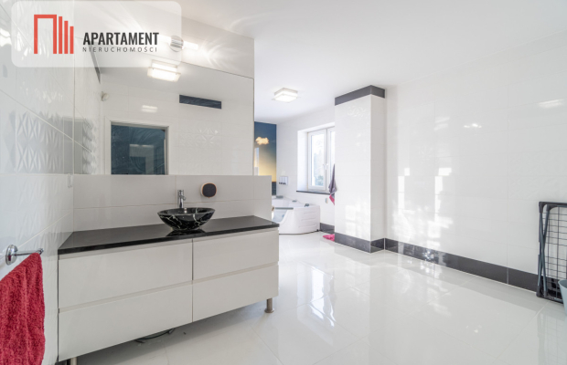 Komfortowy przestronny dom-wysoki standard