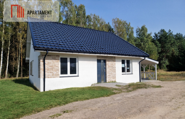 Dom jednorodzinny pod lasem.