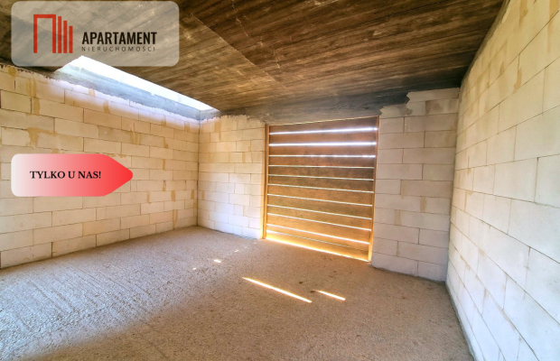 Budynek mieszkalny z domkami rekreacyjnymi.