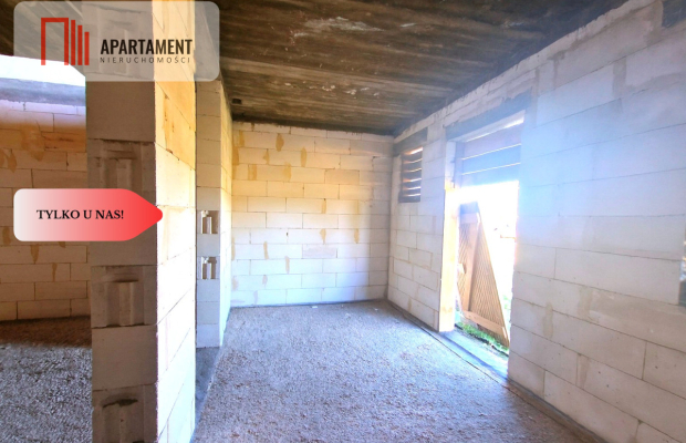 Budynek mieszkalny z domkami rekreacyjnymi.