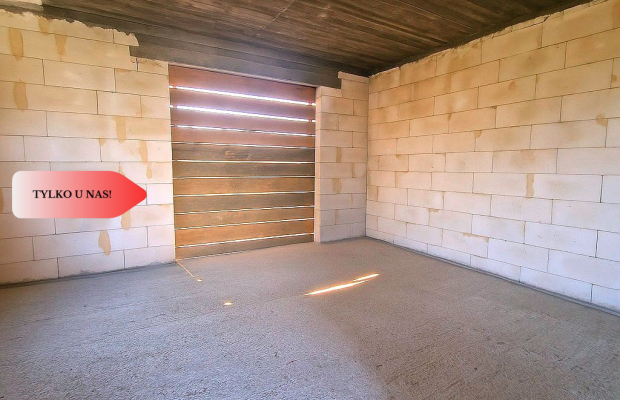 Budynek mieszkalny z domkami rekreacyjnymi.