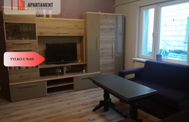 Dom z budynkiem gospodarczym.