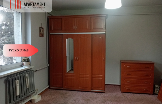 Dom z budynkiem gospodarczym.