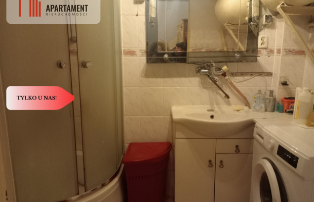 Dom z budynkiem gospodarczym.