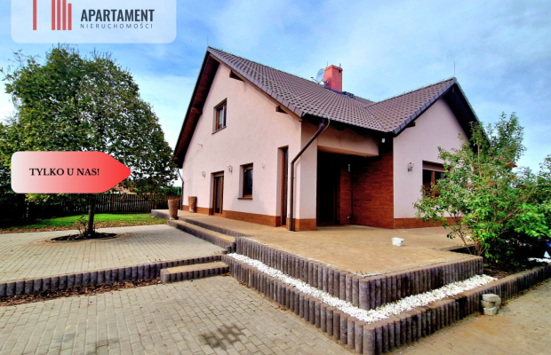 Przestronny dom na dużej działce z basenem...